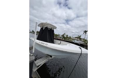 BOATZON | Tidewater 210 CC Adventure 2025