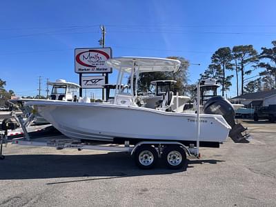 BOATZON | Tidewater 210 CC Adventure 2025