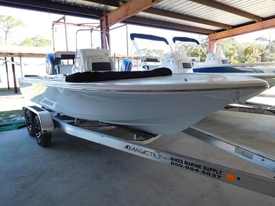 BOATZON | Tidewater 2110 Bay Max 2025
