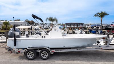 BOATZON | Tidewater 2110 Bay Max 2026