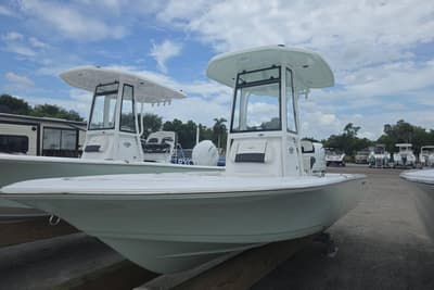 BOATZON | Tidewater 2110 Bay Max 2026
