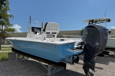 BOATZON | Tidewater 2110 Bay Max 2027
