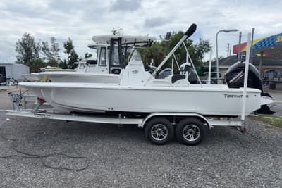 BOATZON | Tidewater 2110 Bay Max 2027