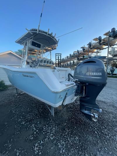 BOATZON | Tidewater 220 CC Adventure 2017 BOATZON | Tidewater 220 CC Adventure 2017