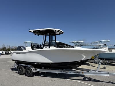 BOATZON | Tidewater 220 CC Adventure 2025 BOATZON | Tidewater 220 CC Adventure 2025