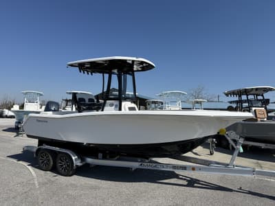 BOATZON | Tidewater 220 LXF 2026