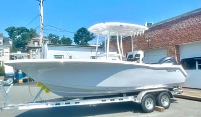 BOATZON | Tidewater 220LXF 2025 BOATZON | Tidewater 220LXF 2025
