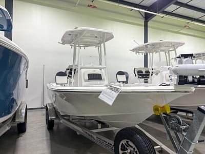 BOATZON | Tidewater 2210 Cb 2025