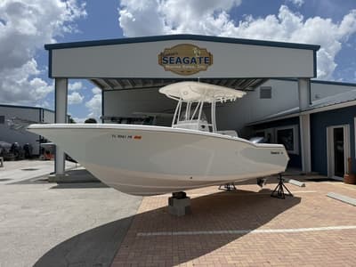 BOATZON | Tidewater 230 CC 2013