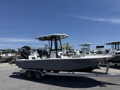 BOATZON | Tidewater 2300 Carolina Bay FREE TROLLING MOTOR INCLUDED 2026