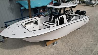 BOATZON | Tidewater 302 CC Adventure 2025