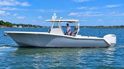 BOATZON | Tidewater 320 CC 2018
