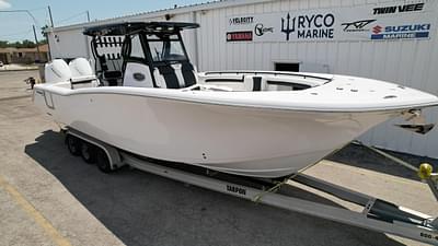 BOATZON | Tidewater 320 CC Adventure 2025