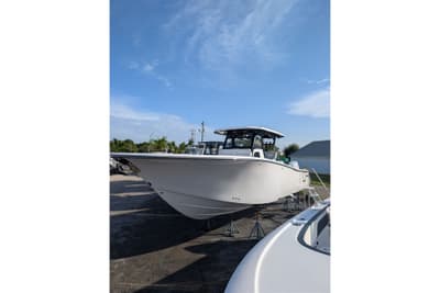BOATZON | Tidewater 330 CC Adventure 2027