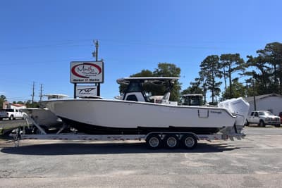 BOATZON | Tidewater 330 CC Adventure 2027