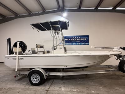 BOATZON | TideWater Boats 1910 BM 2018
