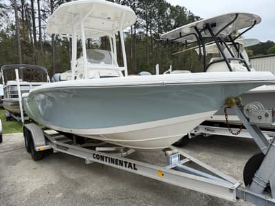 BOATZON | Tidewater Boats 210 LFX 2021