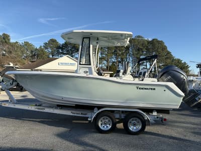 BOATZON | Tidewater Boats 210 LXF 2026