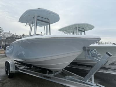 BOATZON | Tidewater Boats 210LXF 2026