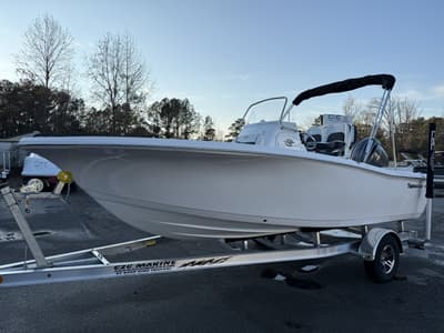 BOATZON | Tidewater Boats CC Adventure 198 2026