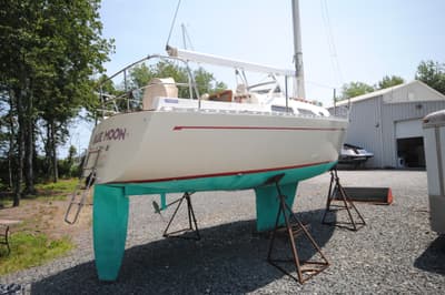BOATZON | Tillotson-Pearson Freedom 28 1987