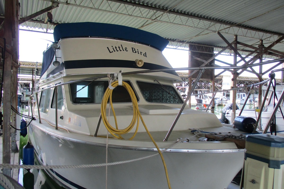 1984 Tollycraft 26 Sedan - Sold Boat
