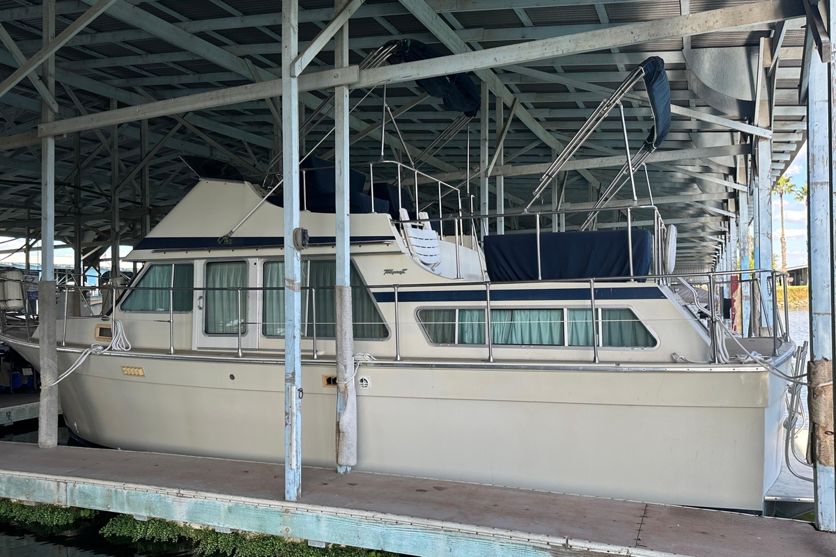 1984 Tollycraft 34 aft cabin - Sold Boat