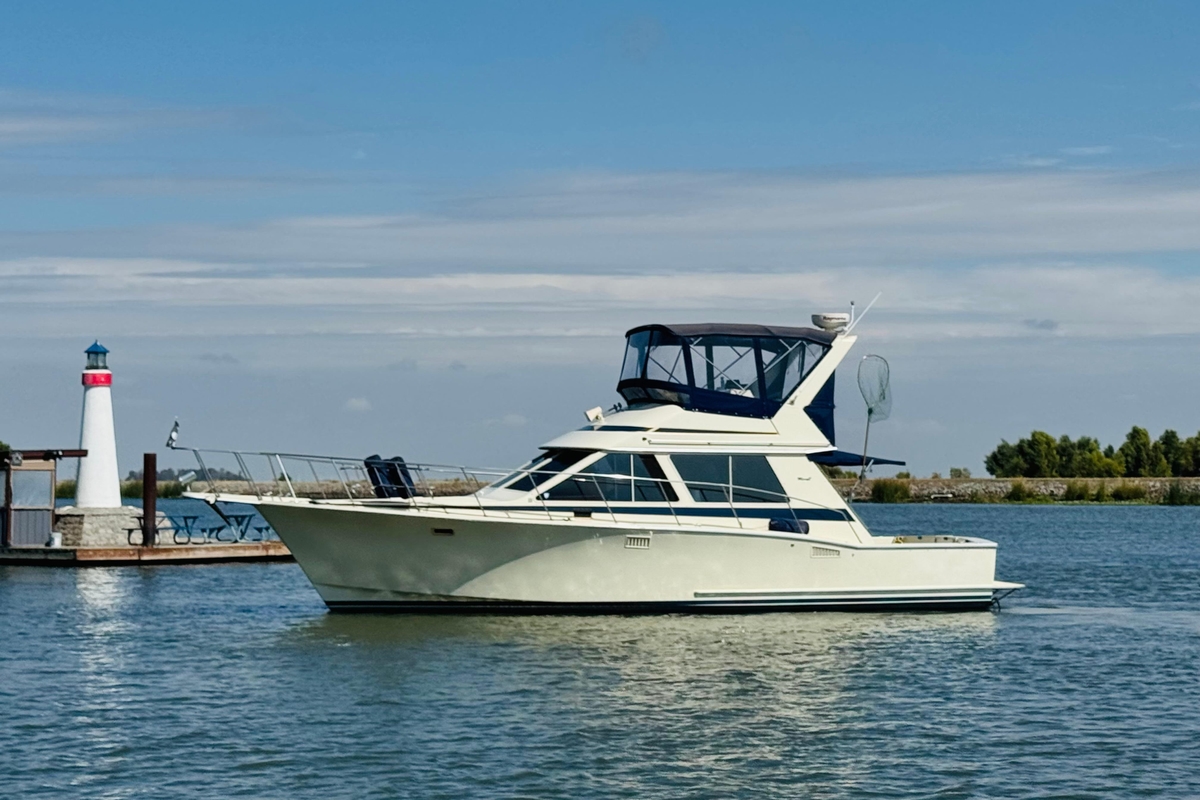 1987 Tollycraft 40 Sport Sedan - Sold Boat