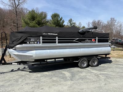 BOATZON | Tracker Boats 200 DLX Fishing Barge 2016