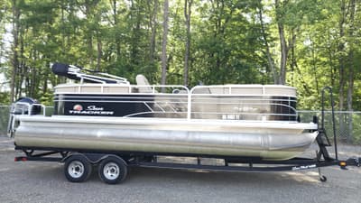 BOATZON | Tracker Boats 22 Party Barge DLX 2020