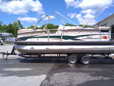 BOATZON | Tracker Boats PARTY BARGE 22 2010