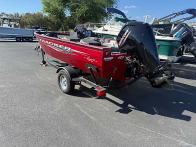 BOATZON | Tracker Boats Pro Guide 2024