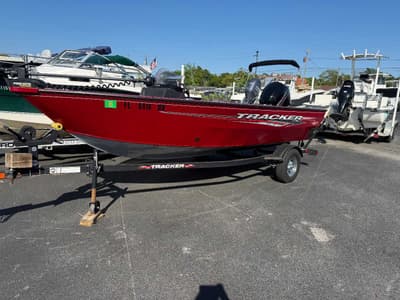 BOATZON | Tracker Boats Pro Guide 2024