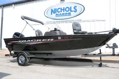 BOATZON | Tracker Boats Pro Guide V16 2023