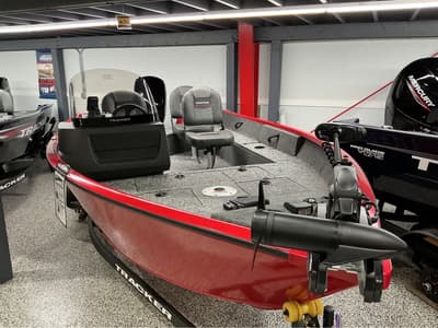 BOATZON | Tracker Boats Pro Guide V16 SC 2026