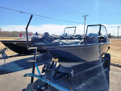 BOATZON | Tracker Boats Pro Guide V16 WT 2024