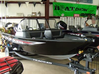 BOATZON | Tracker Boats Pro Guide V16 WT 2025