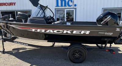 BOATZON | Tracker Boats Pro Guide V16 WT 2026