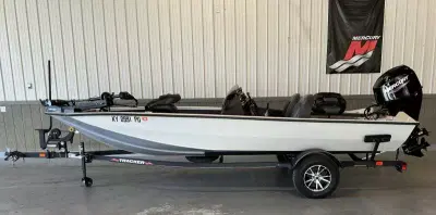 BOATZON | Tracker Boats PRO TEAM 175 Bass Boat 2023
