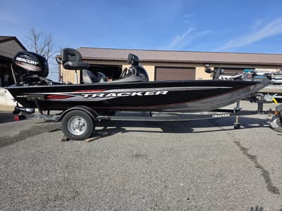 BOATZON | Tracker Boats Pro Team 175 TXW Bass Boat w Mercury 75 hp 2019