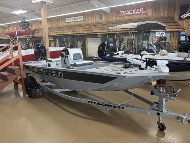 2027 Tracker CLASSIC CC - Sold Boat