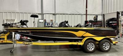 BOATZON | Tracker/Nitro Series Z8 Single Console 2011 BOATZON | Tracker/Nitro Series Z8 Single Console 2011