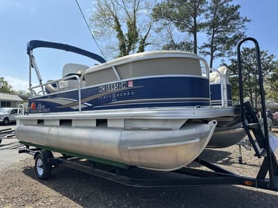 BOATZON | Tracker® Boats 18 PARTY BARGE DLX 2012