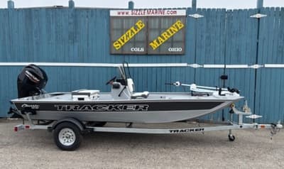 BOATZON | Tracker® Boats Bass Tracker Classic Center Console 2026