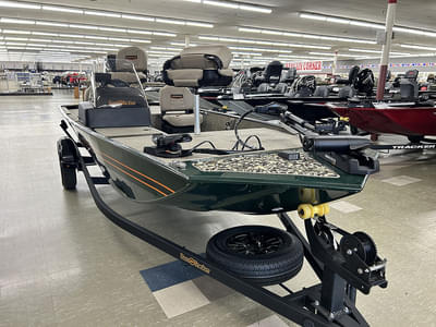 BOATZON | Tracker® Boats Bass Tracker Classic Limited 2026 BOATZON | Tracker® Boats Bass Tracker Classic Limited 2026