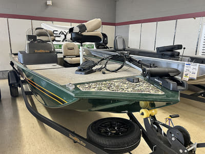 BOATZON | Tracker® Boats Bass Tracker Classic Limited 2026