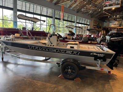BOATZON | Tracker® Boats CLASSIC CC 2027