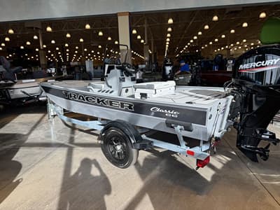 BOATZON | Tracker® Boats CLASSIC CC 2027