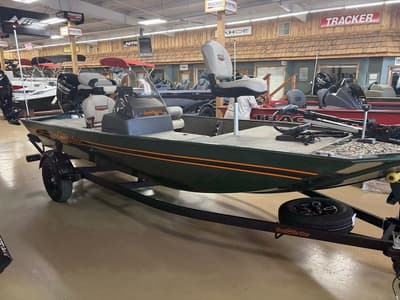 BOATZON | Tracker® Boats CLASSIC LTD 2026