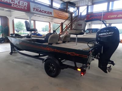 BOATZON | Tracker® Boats CLASSIC LTD 2026